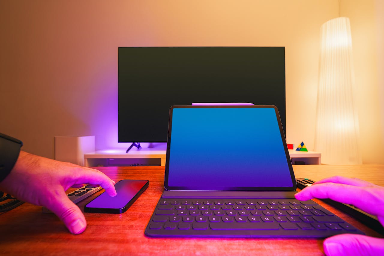 Hogyan kell a laptopot összekötni a TV-vel? Útmutató
